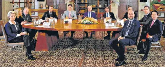  ?? AFP ?? World leaders hold an emergency meeting to discuss a missile strike on Polish territory near the border with Ukraine, on the sideline of the G20 leaders’ summit in Nusa Dua, on Wednesday.