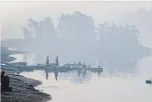  ?? FRED THORNHILL THE CANADIAN PRESS ?? Smoke blankets Flat Rapids Camp and Resort on the French River.