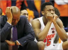  ?? NICK LIST — THE ASSOCIATED PRESS ?? Syracuse assistant coach Adrian Autry, left, and Tyus Battle react during the final moments against Louisville on Monday.