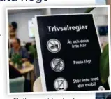  ?? FOTO: MIKAEL ANDERSSON ?? Skyltar med trivselreg­ler sattes upp och besökarna får inte längre ta med eget fika.