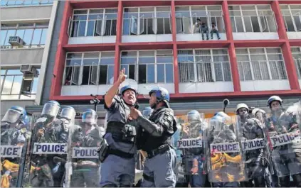  ?? Photo: Ashraf Hendricks ?? Alert: Police maintain order near Parliament as various groups took to the streets