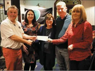  ??  ?? Lion Maurice Corr presenting first prize to Ethna, Tina and Joe Neiland, with Pauline Carton.