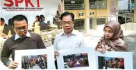  ?? SEPTIAN NUR HADI / JAWA POS ?? BAWA KE JALUR HUKUM: Ichwan (tengah) didampingi M. Sholeh (kiri) melaporkan satpol PP ke Polres Pelabuhan Tanjung Perak kemarin (6/11).
