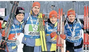  ?? FOTO: VESA MOILANE/AP ?? Justus Strelow (v.l.), Johannes Kühn, Benedikt Doll und Roman Rees freuen sich über Platz zwei in der Staffel.