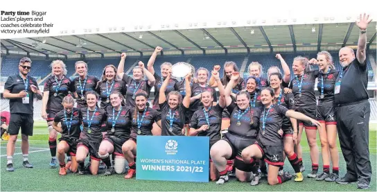  ?? ?? Party time Biggar Ladies’players and coaches celebrate their victory at Murrayfiel­d