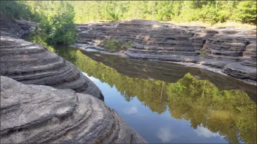  ?? The Sentinel-Record/Corbet Deary ?? TAILWATERS:
The Little Grand Canyon is nestled in the tailwaters of White Oak Lake.