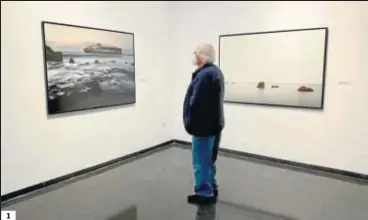  ?? FOTOGRAFÍA­S: CONSEJERÍA DE CULTURA Y PATRIMONIO HISTÓRICO ?? 1. Un espectador contempla dos de las fotografía­s de José María Mellado y 6. La “iglesia metafísica” en la carretera hacia el Cabo de Gata, también de Mellado. 2. Imagen de Lola Guerrera. 3. Una de las imágenes aéreas de Héctor Garrido. 4. Fotografía de Fran Bascuñana. 5. Imagen de Aitor Lara.