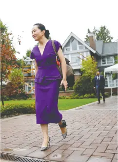  ?? Lindse
y Was
on / REUTERS ?? Huawei Technologi­es CFO Meng Wanzhou leaves home to appear for a hearing at British Columbia
Supreme Court in Vancouver on Monday.