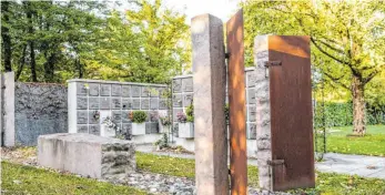  ?? FOTO: FELIX KÄSTLE ?? Urnengräbe­r auf dem Marienfrie­dhof in Weingarten.