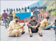  ?? HT PHOTO ?? JKLF supporters were stopped near LoC as PoK police put shipping containers to block the roads.