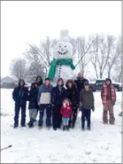  ?? Photograph courtesy of Kristy Ingram Stolz ?? Teamwork was necessary in building this giant snowman.