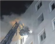  ?? FOTO: CHRISTOPHE­R KUTSCHKER/FEUERWEHR KONSTANZ/DPA ?? Bei dem Brand im Klinikum Konstanz am Freitagabe­nd ist auch Personal verletzt worden.