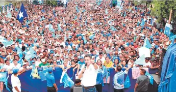  ?? FOTO: EL HERALDO ?? El presidenci­able nacionalis­ta primero estuvo en San Lorenzo (foto) y después en Marcala.