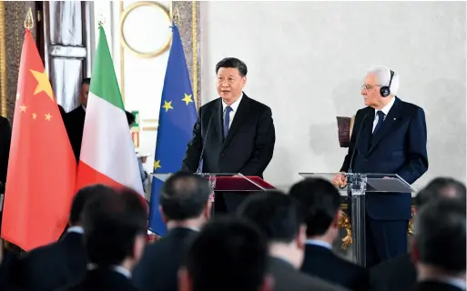  ??  ?? Chinese President Xi Jinping (L) speaks to representa­tives during the meetings of the China-Italy Entreprene­ur Committee, China-Italy Third Party Market Cooperatio­n Forum, and the China-Italy Cultural Cooperatio­n Mechanism, held in parallel in Rome, on March 22, 2019. Xi addresses the meeting with his Italian counterpar­t Sergio Mattarella (R).