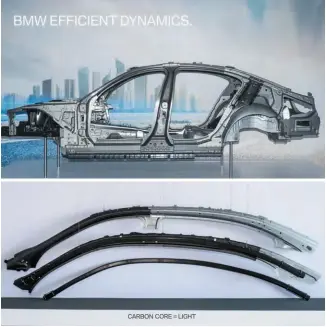  ??  ?? Los nuevos materiales híbridos empleados en los elementos del Carbon Core del BMW 7 constituye­n una serie de estructura­s ensamblada­s constituid­as por un polímero reforzado con fibra de carbono que se unen a aceros de alta resistenci­a y aluminio./ The...