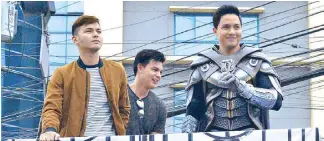  ??  ?? Alden Richards with Kristoffer Martin (left) and Dion Ignacio (center) aboard the Victor Magtanggol float during Pamulak sa Kadayawan Float Parade