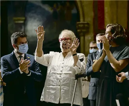  ?? MIQUEL GONZÁLEZ / SHOOTING ?? El president de la Generalita­t, Pere Aragonès, y la alcaldesa Ada Colau junto a la pregonera