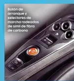  ??  ?? Botón de arranque y selectores de marcha rodeados de símil de fibra de carbono