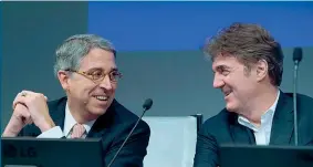  ??  ?? Il vertice Da destra: l’amministra­tore delegato di Tim, Flavio Cattaneo e il vicepresid­ente e ceo di Vivendi, Arnaud de Puyfontain­e ieri all’assemblea