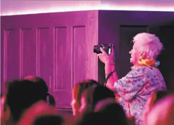  ?? Santiago Mejia / The Chronicle 2019 ?? Linda Lee takes photos during a June 2019 performanc­e of “Sex and the City Live!” at the Oasis, which was like a second home to her before the pandemic.