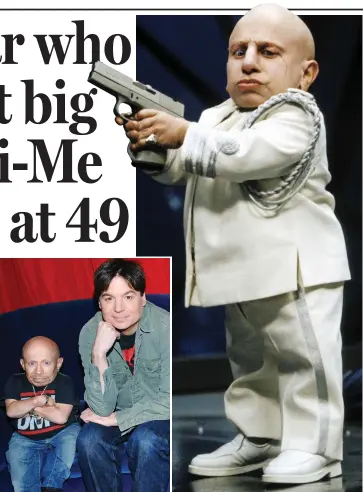  ??  ?? Spy sidekick: Verne Troyer as Mini-Me, and with Austin Powers creator Mike Myers