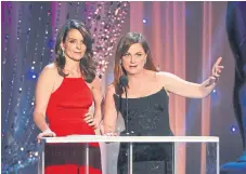  ?? Ap ?? Fey y Amy Poehler en los Globo de Oro