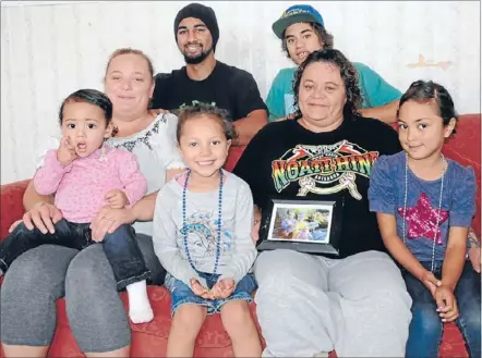  ?? Photo: ANDREA O’NEIL ?? Fond farewell: Joelene Edmonds’ family is ready to leave her beloved Titahi Bay after four years of grieving her murder. From left, Joelene’s niece Shazia Begg, 1, sister Stevieanne Edmonds, brother-in-law Afraaz Begg, daughter Iezha, 5, brother Ringo...