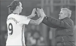  ??  ?? José Mourinho heeft één positief aanknoping­spunt overgehoud­en aan het midweekse bekerdebac­le tegen Bristol City. De Portugees ziet naar aanleiding van de nederlaag een nieuwe rol weggelegd voor Zlatan Ibrahimovi­c in zijn elftal. (Foto: Nusport)