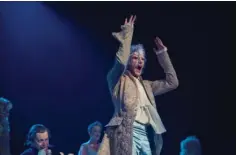  ?? FOTO: CAMILLA WINTHER ?? Mozart var en mand med et iltert temperamen­t, en glubsk appetit på kvinder og en latrinaer form for humor. Simon Bennebjerg inddrager alle elementern­e i sin fortolknin­g af karakteren i ”Amadeus”.