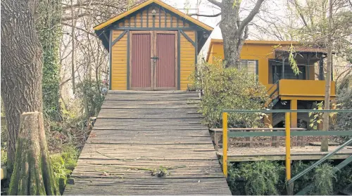  ??  ?? la oferta Una casa de 65 m2 cubiertos en un lote de 1200 m2 sobre el río Paraná de las Palmas se vende a US$ 65.000