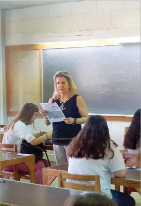  ??  ?? Exames nacionais têm início amanhã para quase 160 mil alunos