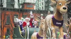  ?? ARLEN REDEKOP ?? Santa and his elves wave to the crowd at last year’s Santa Claus Parade through downtown Vancouver.