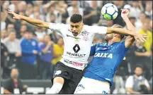  ?? (AFP) ?? Corinthian­s’ Leo Santos (left), vies for the ball with Cruzeiro’s Barcos during their Brazil’s Cup final football match at the Arena Corinthian­s stadium inSao Paulo, Brazil on Oct 17.