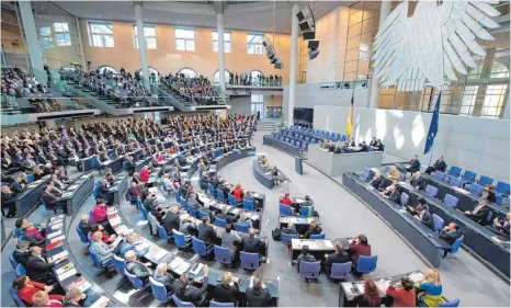  ?? FOTO: MAURIZIO GAMBARINI/DPA ?? Möglicherw­eise sitzen im nächsten Deutschen Bundestag drei bis vier Politiker aus dem Kreis Ravensburg.