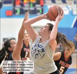  ?? Dan Watson/The Signal ?? Ruth Kempler of Saugus shoots against Palos Verdes defenders at Saugus High on Thursday.