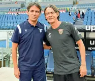  ??  ?? Gli Inzaghi Sabato sera chiudono la giornata i due fratelli piacentini Simone e Filippo Inzaghi,
44 e 47 anni, oggi entrambi allenatori di «Serie A» al Piccolo Teatro