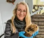  ?? Foto: Hopf ?? Claudia Hopf hat einen betrunkene­n Igel gerettet.