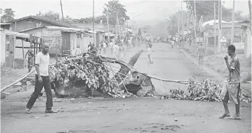  ??  ?? Protesters erect a barricade during demonstrat­ions in Burundi’s capital Bujumbura. — Reuters photo