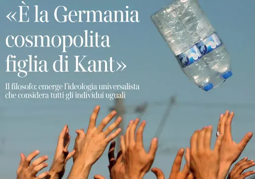  ?? (foto di Sakis Mitrolidis/Afp) ?? Il gesto Le mani tese dei migranti nel tentativo di prendere le bottiglie d’acqua nel paesino greco di Idomeni, al confine con la Macedonia