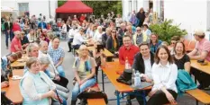  ??  ?? Das Interesse an der „Kulturfabr­ik auf der Insel“war groß: Hunderte Besucher kamen zur Eröffnung der neuen kulturelle­n Attraktion der Stadt.