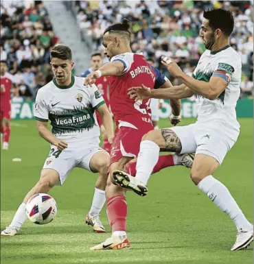  ?? FOTO: RCDE/CARLOS MIRA ?? Braithwait­e abrió el marcador y tuvo el triunfo
en el descuento pero el meta local marró la ocasión