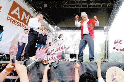  ??  ?? El candidato de la coalición Juntos Haremos Historia realizó una gira por el Estado de México.