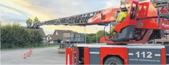  ?? FOTO: FREIWILLIG­E FEUERWEHR MECKENBEUR­EN ?? Übung mit Augenmaß: die Steuerung will gelernt sein.