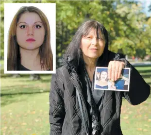  ?? PHOTO VALÉRIE GONTHIER ?? Paula May veut trouver sa fille Jame-laura May, 25 ans, disparue le 13 octobre 2018. La photo que Mme May tient dans ses mains date de quatre ans. La jeune femme a depuis changé, c’est pourquoi nous avons publié une image plus récente en mortaise.