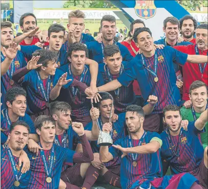  ?? FOTO: GETTY IMAGES ?? El Barça celebra su segunda Youth League De la primera, solo Munir alcanzó el Camp Nou y apenas duró dos años