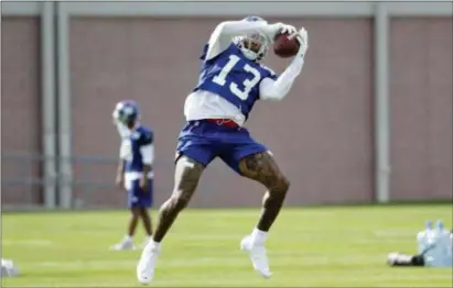  ?? THE ASSOCIATED PRESS ?? Giants wide receiver Odell Beckham makes a catch while working out with Eli Manning, not pictured, at the end of practice Thursday.