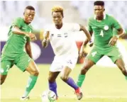  ??  ?? Nathaniel Tongo Vula (10) of Sierra Leone is challneged by Okoro Osadebamwe­n (L) and Aremu Afeez (R) of Nigeria during the 2017 WAFU Cup match at the Cape Coast Stadium in Ghana