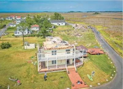  ?? On Smith Island. JERRY JACKSON/BALTIMORE SUN ?? The third story of the vacation rental Island Time was taken off during Thursday’s