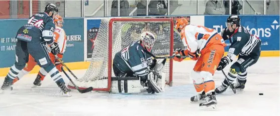  ?? Picture: Derek Black. ?? Stars defend a Steelers’ attack during Sunday’s 5-2 defeat at the Dundee Ice Arena.