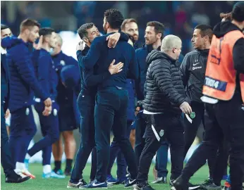  ?? ?? Conceição abraça Rúben Amorim no final do jogo com o Sporting noDragão